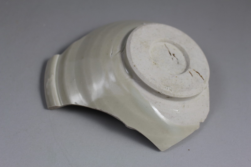  Z-000109 唐代定窑壁底宽边折沿碗   