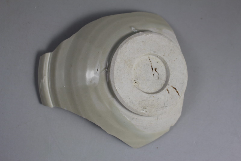  Z-000109 唐代定窑壁底宽边折沿碗   