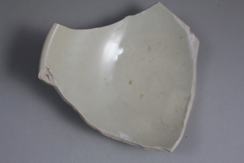  Z-000109 唐代定窑壁底宽边折沿碗   