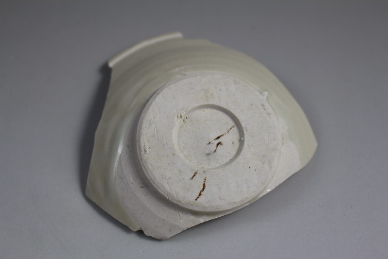  Z-000109 唐代定窑壁底宽边折沿碗   