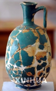在合浦县汉代墓葬挖掘出的一个波斯绿釉陶瓶，这是目前国内首次发现东汉时期的波斯绿釉陶瓶。.jpg