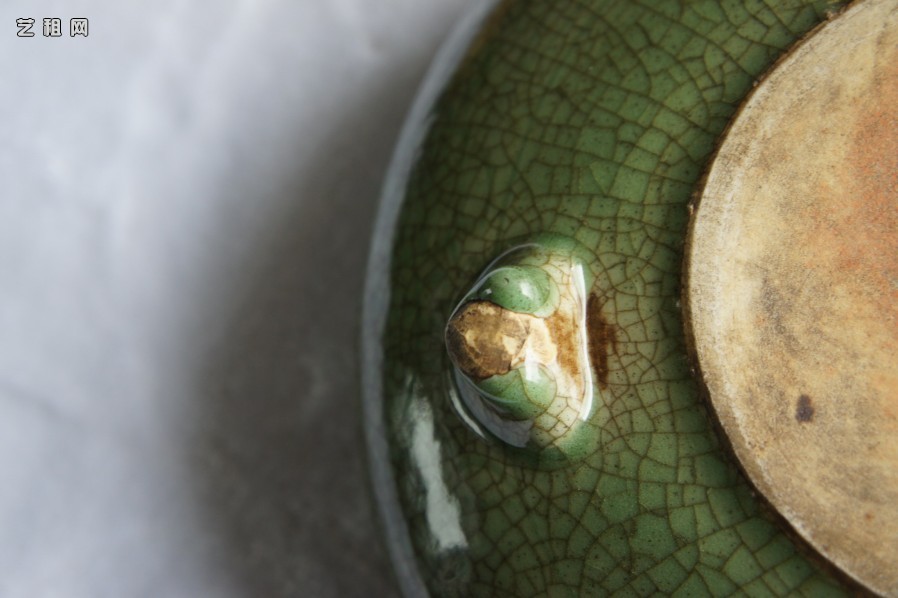 一眼看 古瓷器 牙黄- 古瓷馆藏 明代龙泉窑 三足炉 古陶瓷鉴定 古陶瓷收藏 俨唐古瓷馆 古陶瓷博物馆 四川博  ...