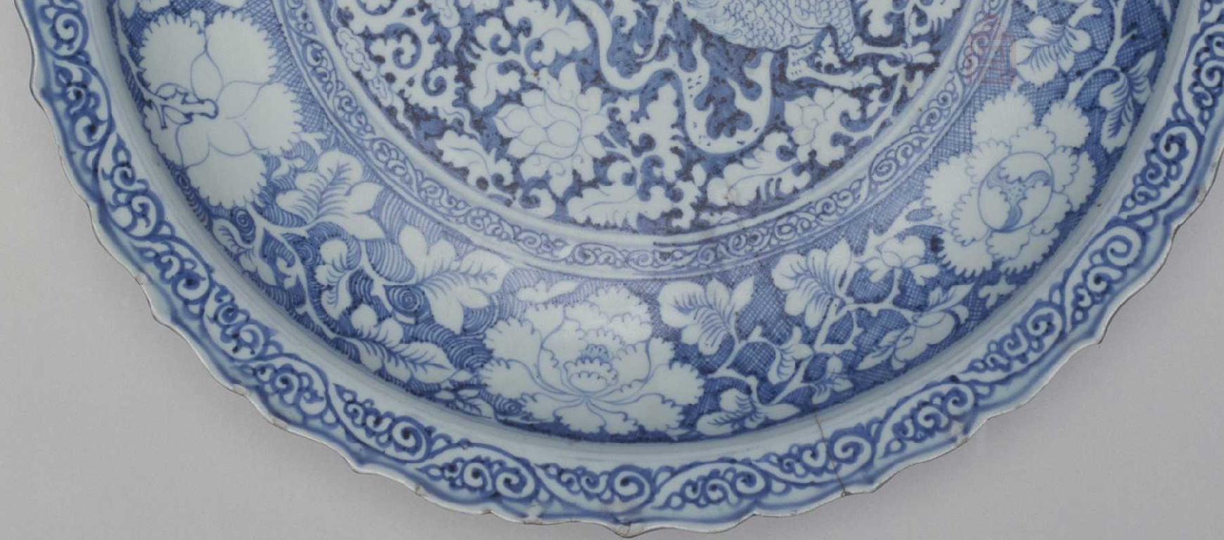 景德镇窑青花飞凤麒麟纹盘4.jpg