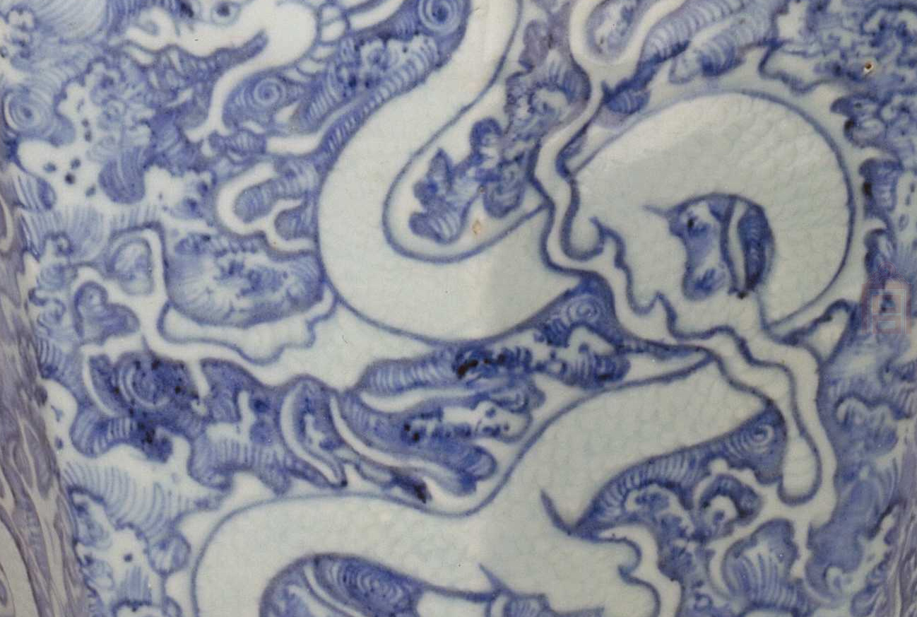 景德镇窑青花海水白龙纹八方梅瓶10.jpg