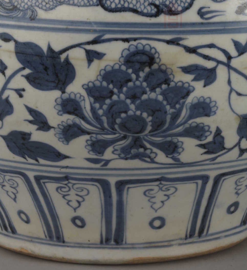 青花缠枝牡丹云龙纹罐10.jpg