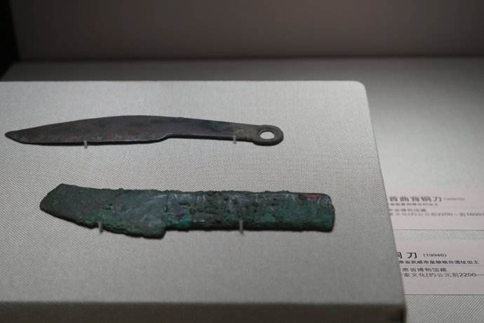 距今5000年 最早的 青铜刀  青铜镜 马家窑文化 ，早期齐家文化