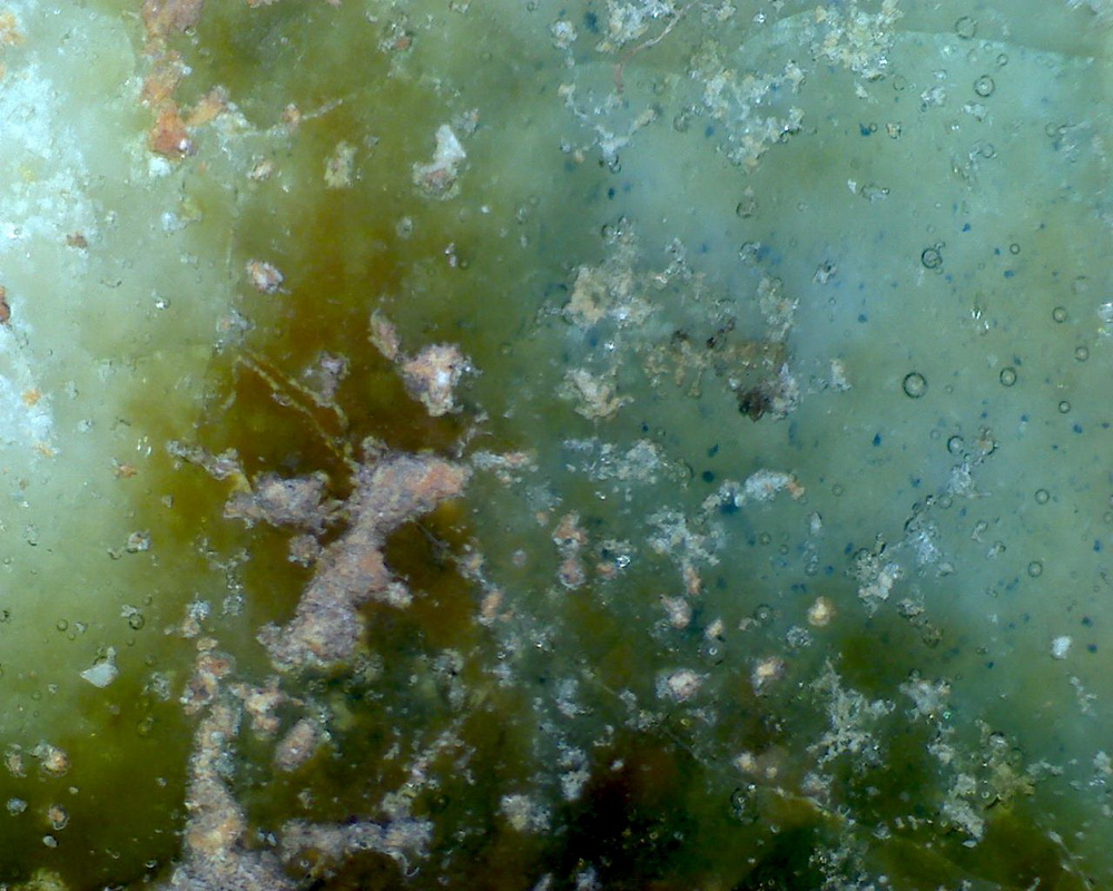 元青花 黑褐色斑 渔网纹与土沁 显微照片（ 鱼子纹 蛇皮纹 ）