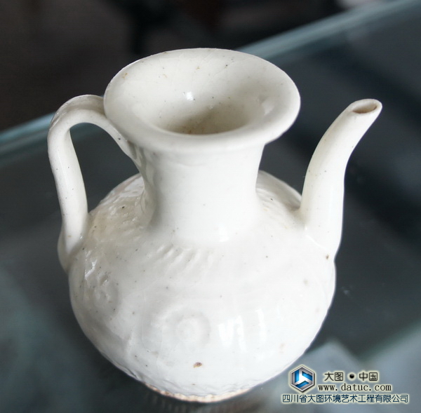 宋代白釉压花瓜棱小执壶