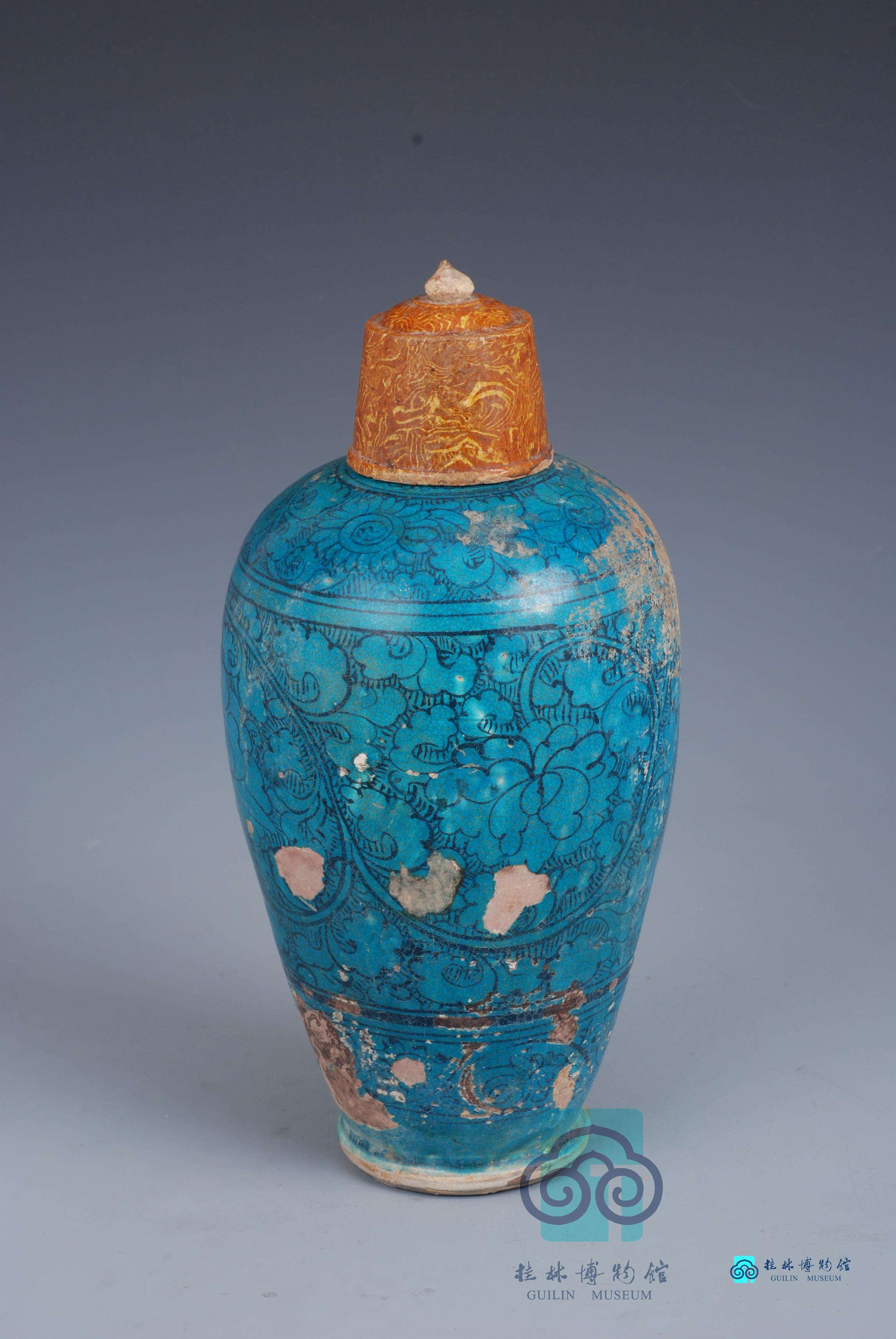 孔雀绿黑花缠枝牡丹纹梅瓶 1.jpg