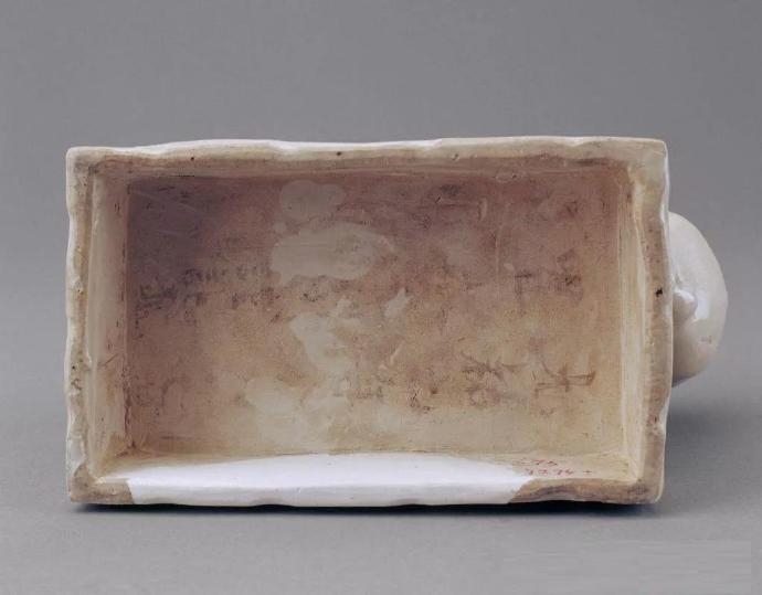 宋代 定窑孩儿枕（残） - 故宫博物院藏