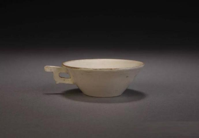 定窑白釉单柄杯
