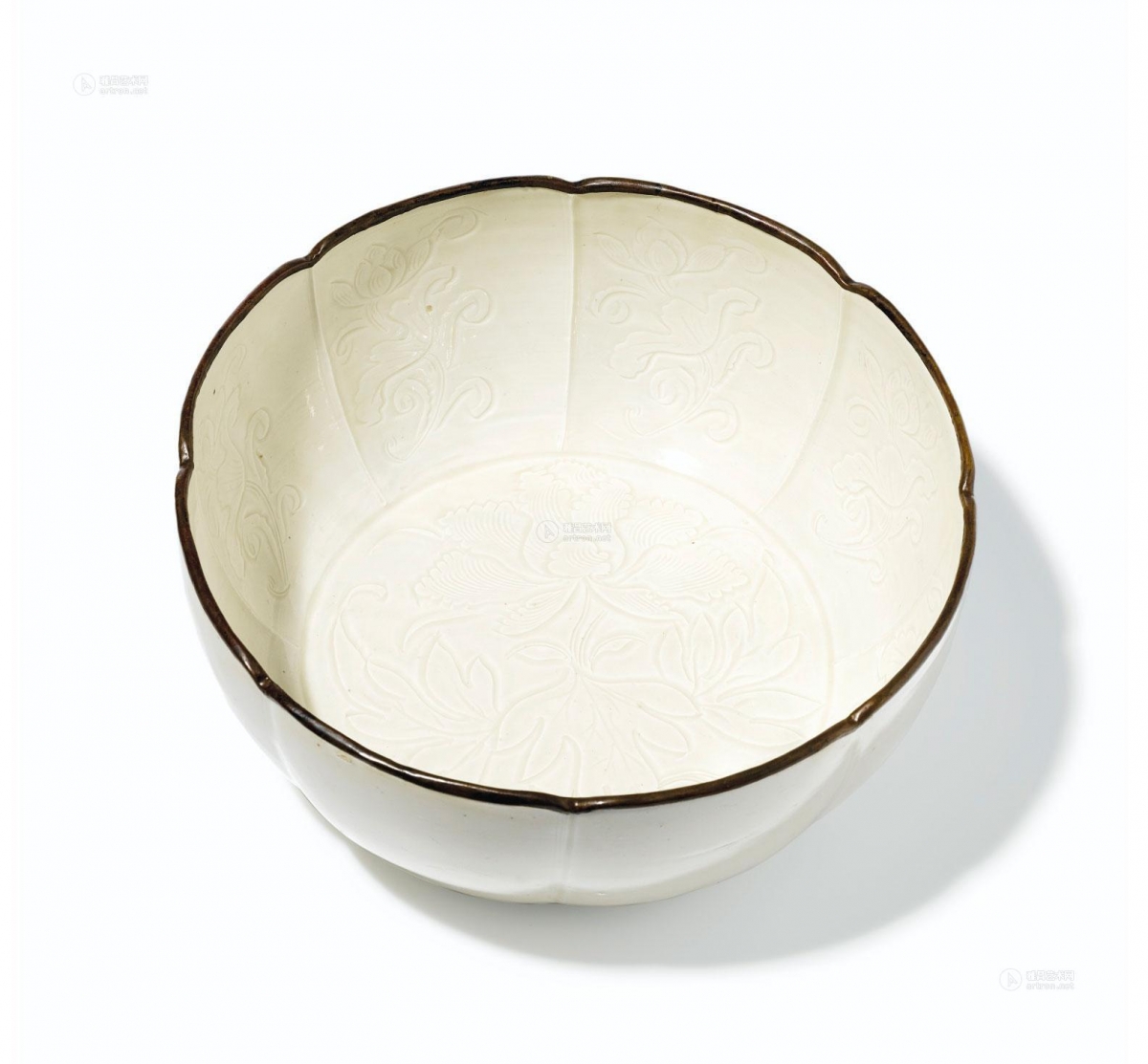  北宋 定窑划花八棱大盌 香港苏富比 11600万