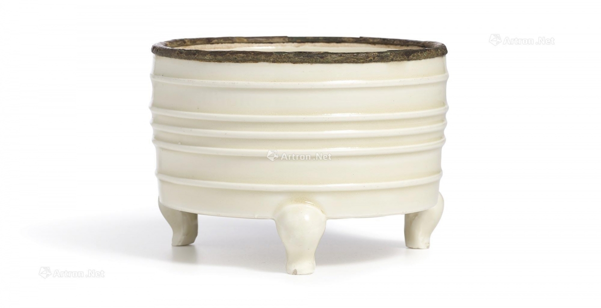 苏富比，北宋 定窑白釉扣口弦纹三足奁式炉 1500万