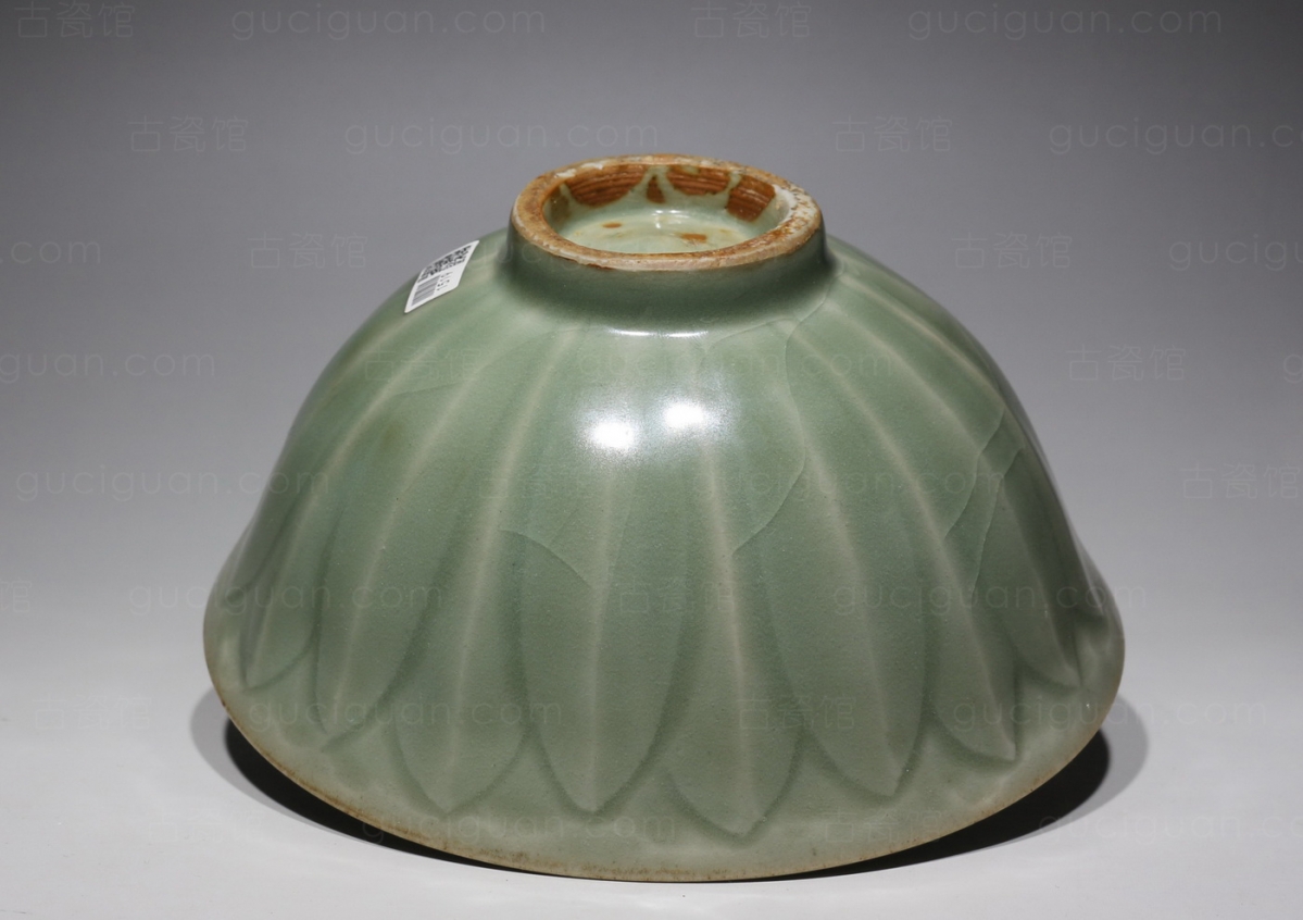 宋元 龙泉窑 大型 大件 大盘  古陶瓷标本 古瓷片 古陶瓷收藏 古陶瓷鉴定 俨唐古瓷馆 四川文物鉴定 成都文物 ...