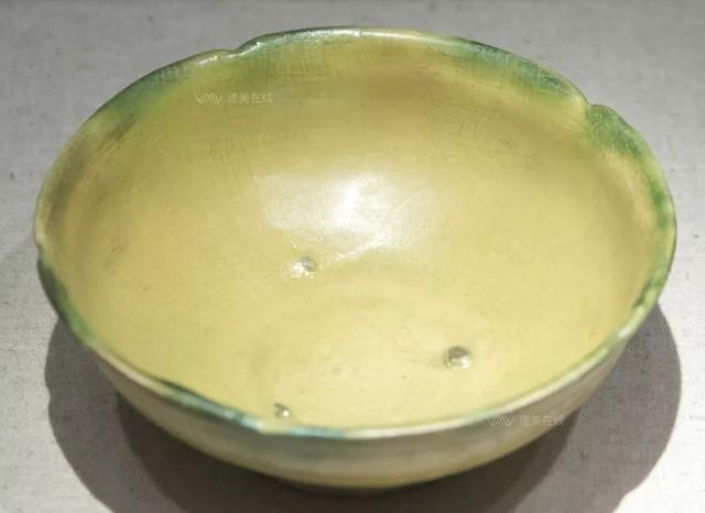 邛三彩瓷碗  晚唐-五代  成都博物馆藏