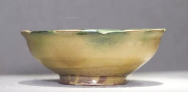 邛三彩瓷碗  晚唐-五代  成都博物馆藏