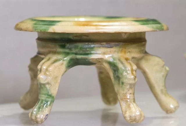 邛三彩多足瓷炉  晚唐一五代  成都金河路遗址出土