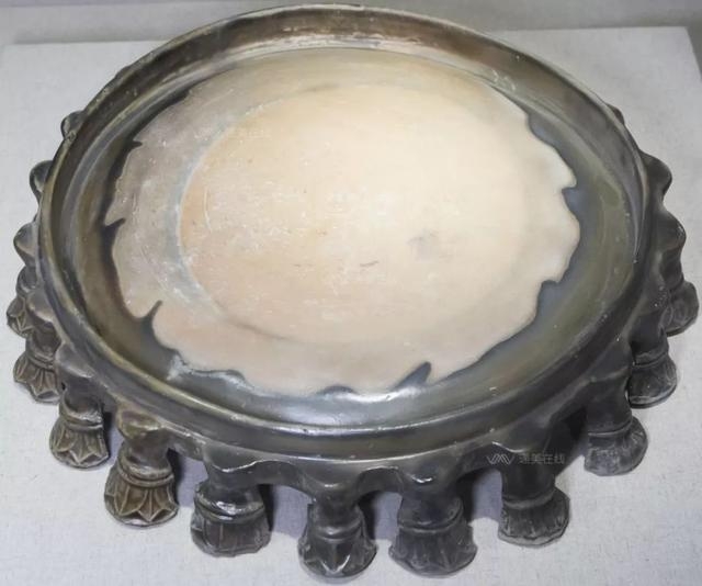 青羊宫窑多足瓷砚  隋-唐  成都博物馆藏