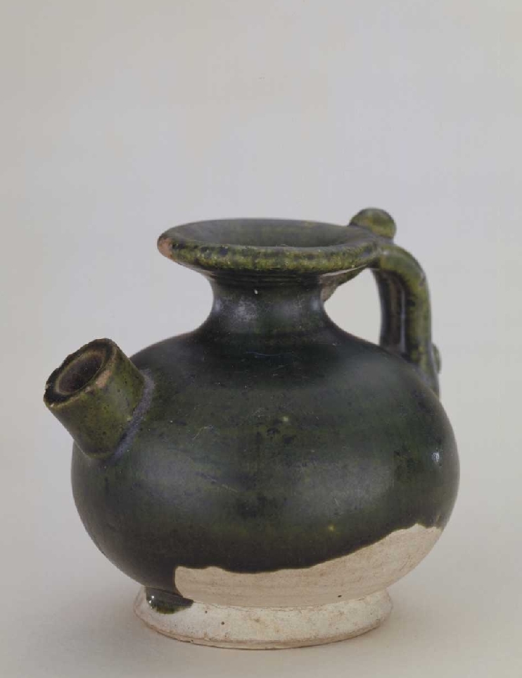 唐代 巩义窑 绿釉 小壶 故宫博物院藏