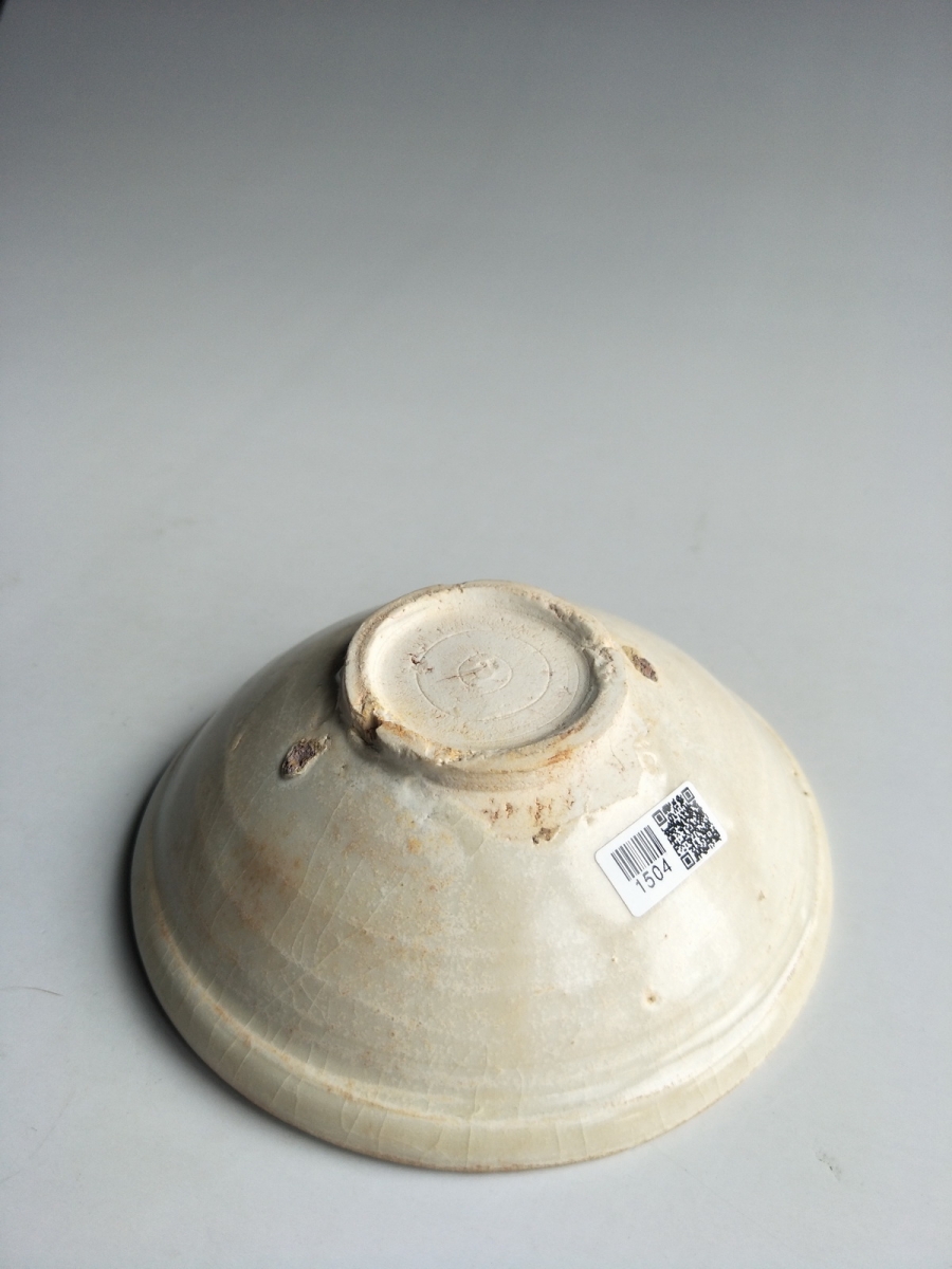 唐代 宋代 白釉 折唇 折口  盘  艺租网 俨唐古瓷馆 四川古陶瓷博物馆 四川博物馆 四川古陶瓷鉴定 四川古陶  ...