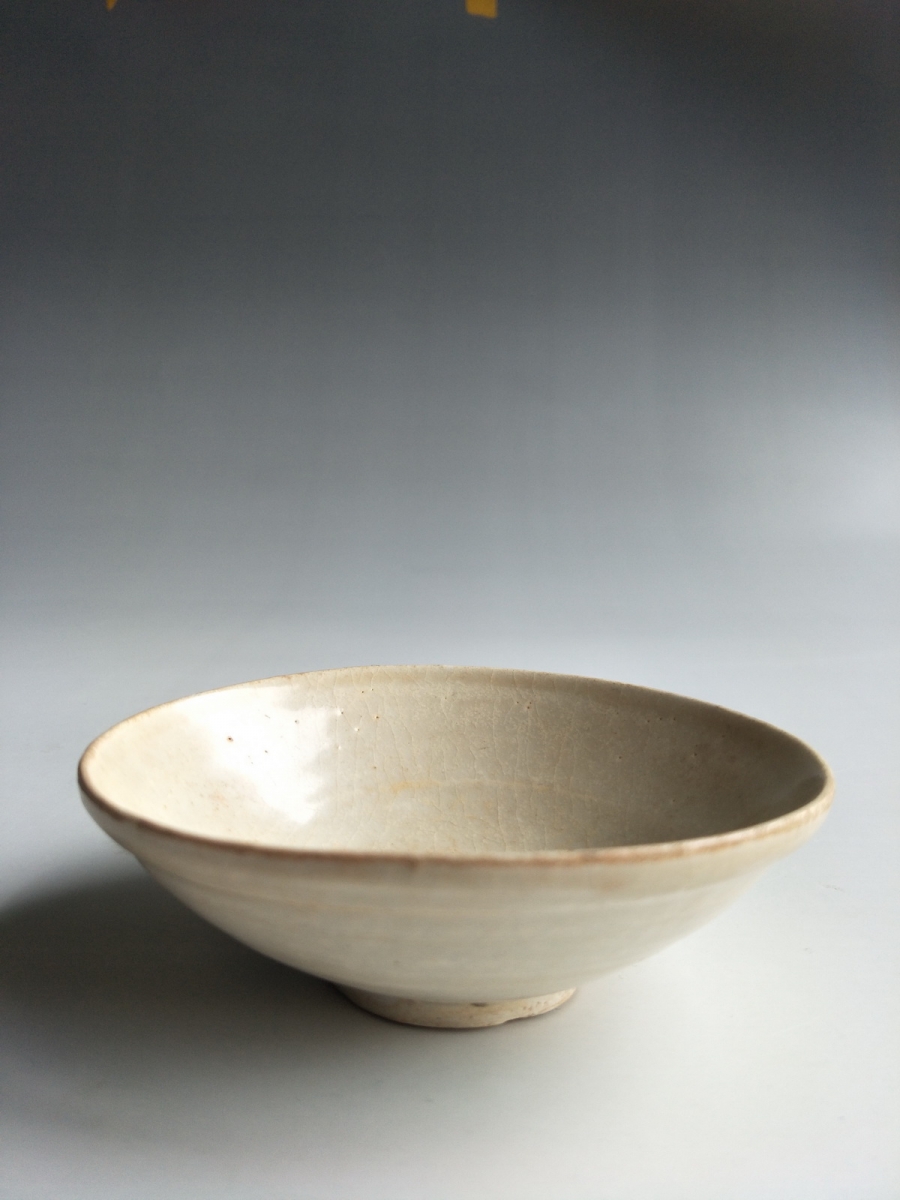 唐代 宋代 白釉 折唇 折口  盘  艺租网 俨唐古瓷馆 四川古陶瓷博物馆 四川博物馆 四川古陶瓷鉴定 四川古陶  ...