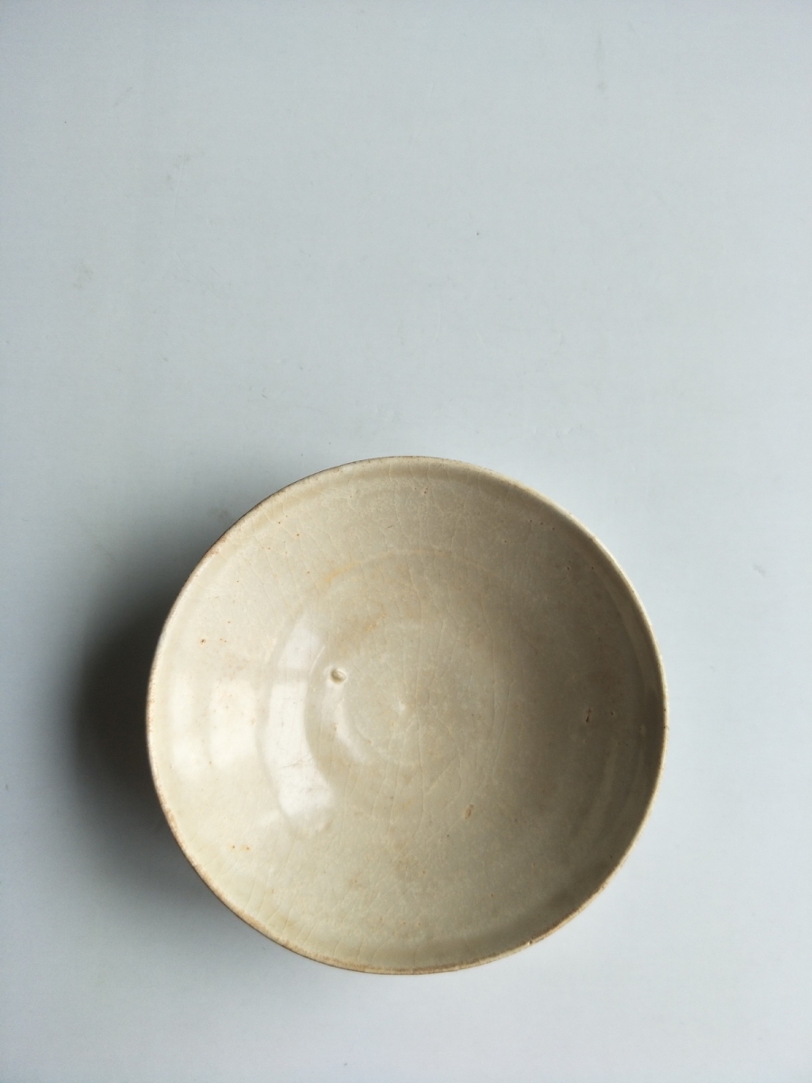 唐代 宋代 白釉 折唇 折口  盘  艺租网 俨唐古瓷馆 四川古陶瓷博物馆 四川博物馆 四川古陶瓷鉴定 四川古陶  ...