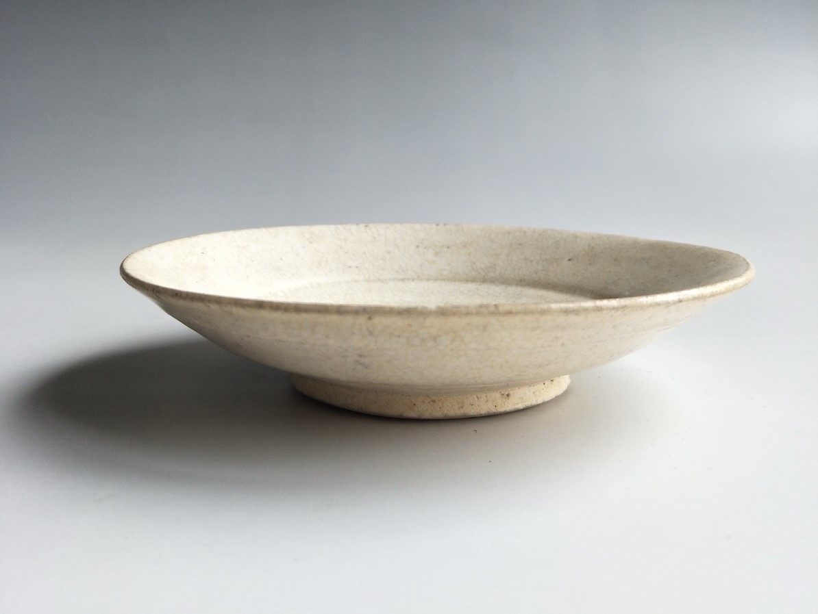 宋元 白釉 折腰盘 艺租网 俨唐古瓷馆 四川古陶瓷博物馆 四川博物馆 四川古陶瓷鉴定 四川古陶瓷收藏 四川文  ...