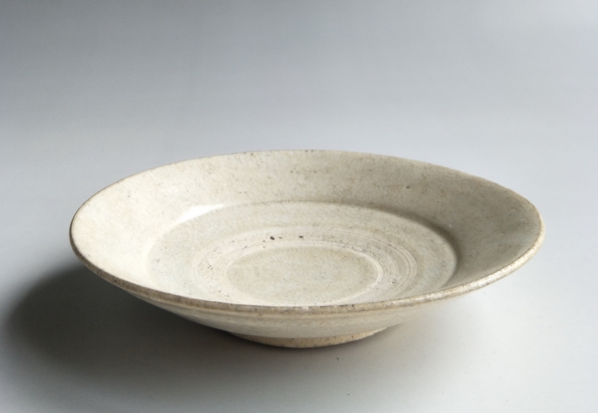 宋元 白釉 折腰盘 艺租网 俨唐古瓷馆 四川古陶瓷博物馆 四川博物馆 四川古陶瓷鉴定 四川古陶瓷收藏 四川文  ...