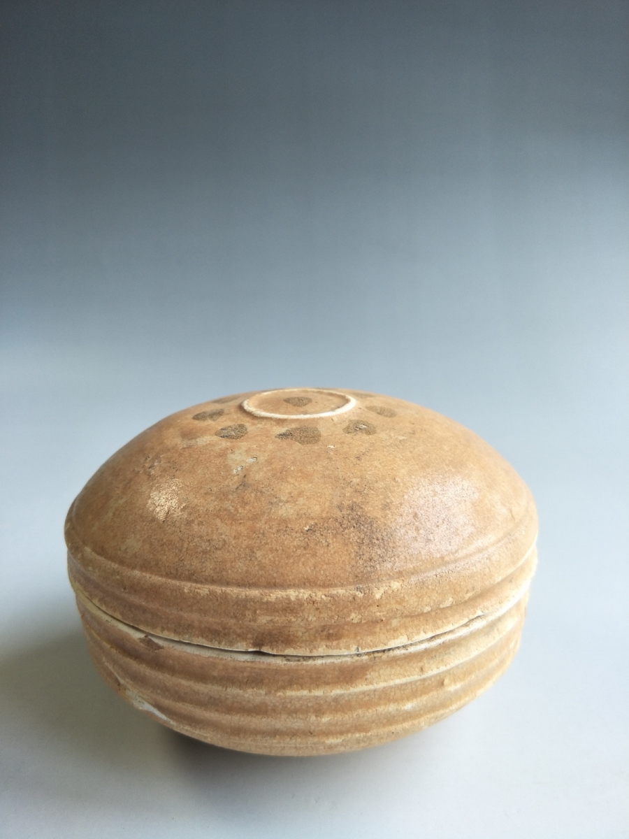 唐代 青釉陶 盖盒  艺租网 俨唐古瓷馆 四川古陶瓷博物馆 四川博物馆 四川古陶瓷鉴定 四川古陶瓷收藏 四川文 ...