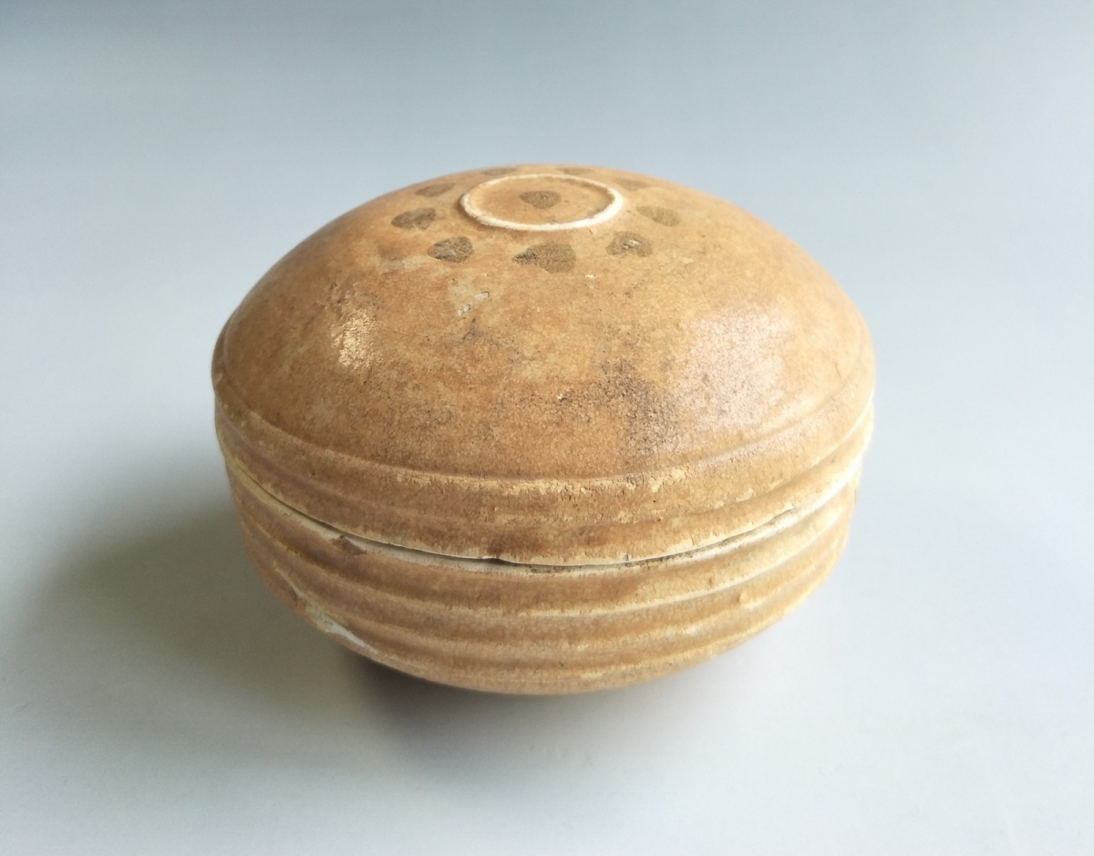 唐代 青釉陶 盖盒  艺租网 俨唐古瓷馆 四川古陶瓷博物馆 四川博物馆 四川古陶瓷鉴定 四川古陶瓷收藏 四川文 ...