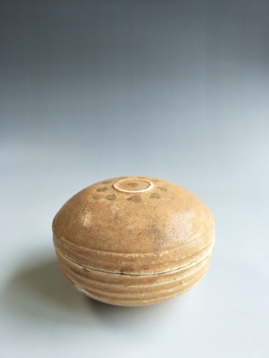 唐代 青釉陶 盖盒  艺租网 俨唐古瓷馆 四川古陶瓷博物馆 四川博物馆 四川古陶瓷鉴定 四川古陶瓷收藏 四川文 ...