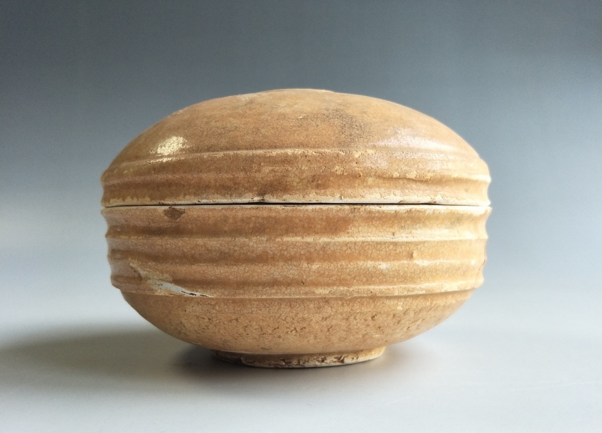 唐代 青釉陶 盖盒  艺租网 俨唐古瓷馆 四川古陶瓷博物馆 四川博物馆 四川古陶瓷鉴定 四川古陶瓷收藏 四川文 ...