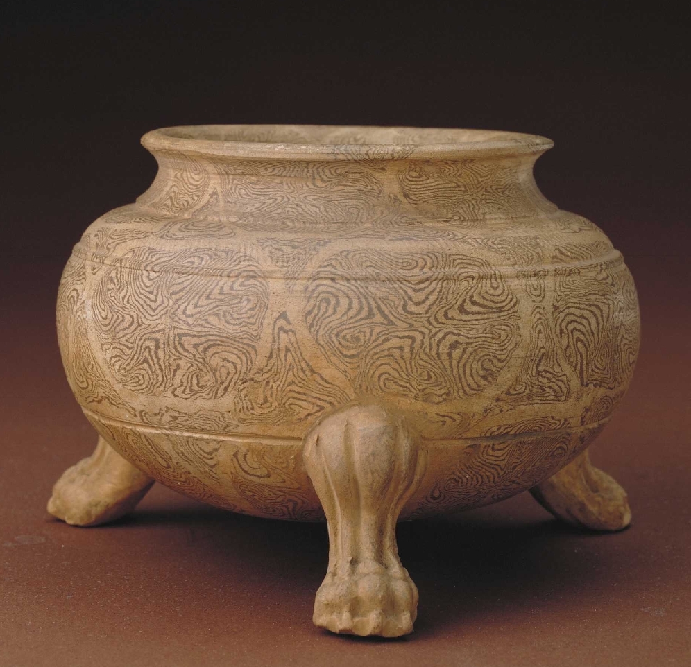 唐代 巩义窑绞胎三足炉 - 故宫博物院藏
