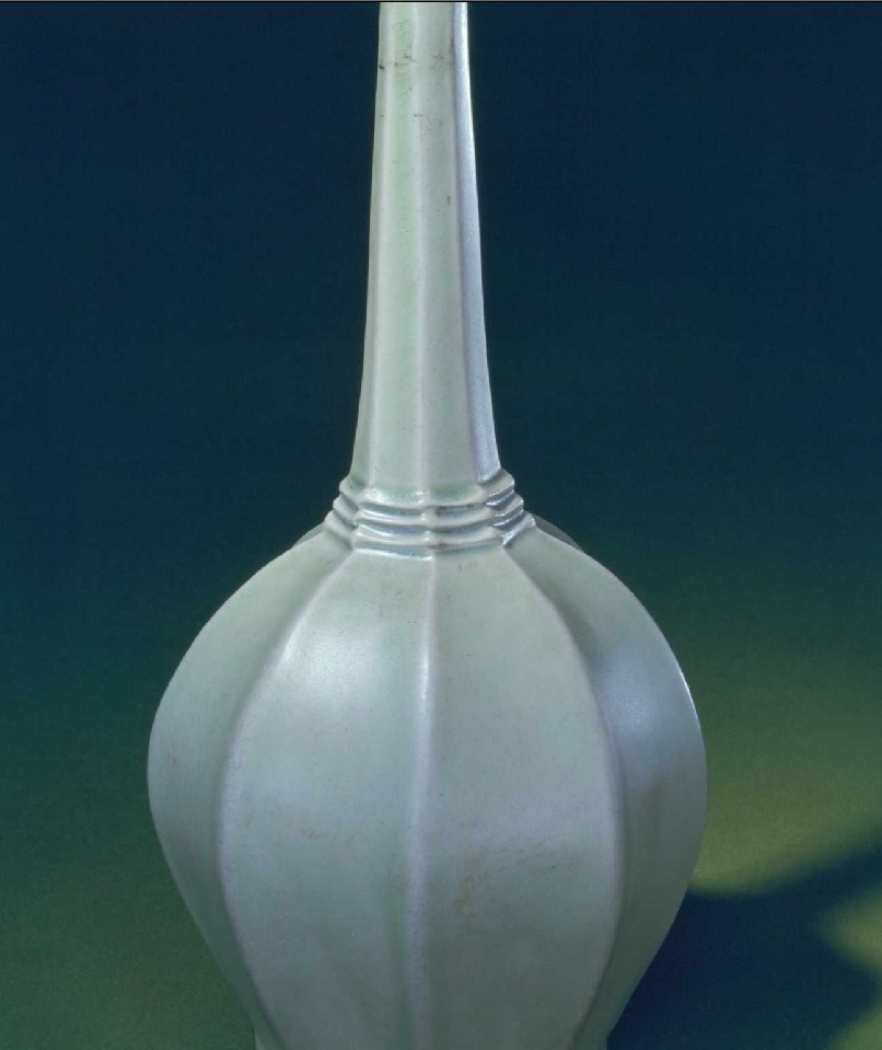 唐代 青釉八棱瓶 故宫 博物院藏