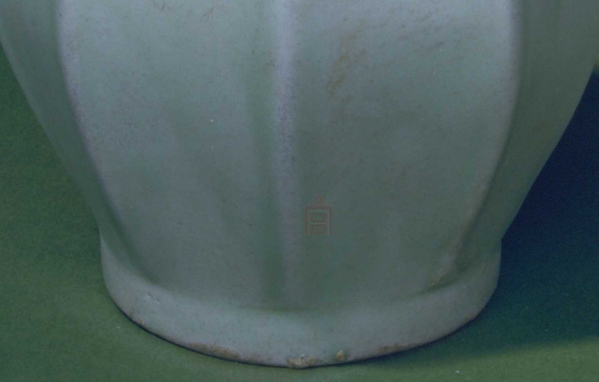 唐代 青釉八棱瓶 故宫 博物院藏