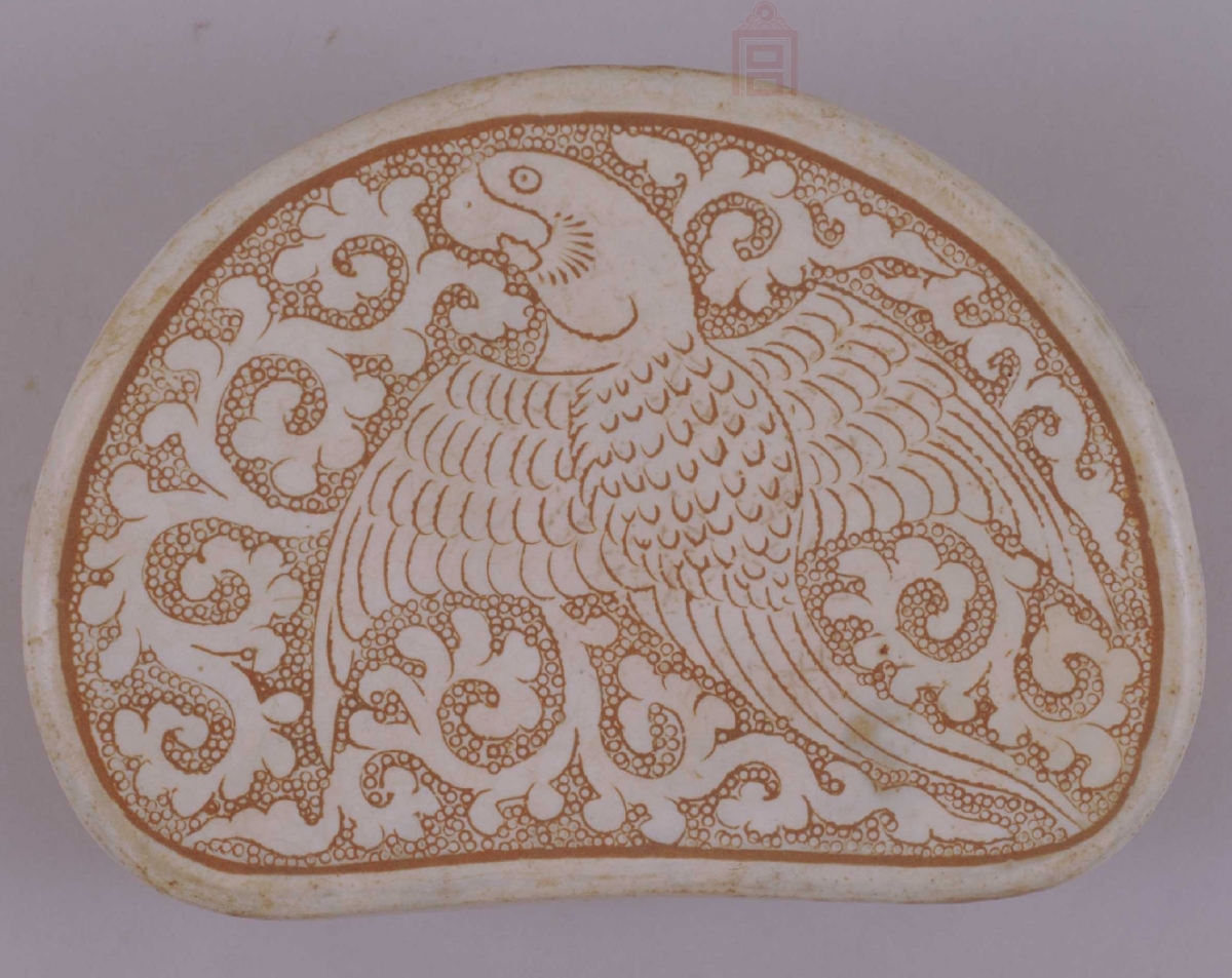 唐代 密县窑珍珠地鹦鹉纹枕 故宫博物院藏  俨唐古瓷馆 古陶瓷标本馆 古陶瓷博物馆 四川博物馆 成都博物馆  ...