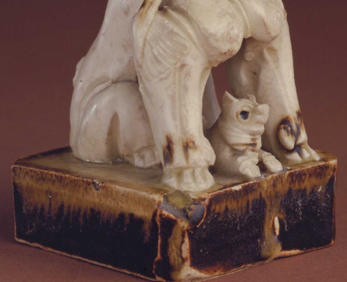  唐代 邢窑白釉点彩子母狮塑像 故宫 博物院藏 俨唐古瓷馆 古陶瓷标本馆 古陶瓷博物馆 四川博物馆 成都博物 ...