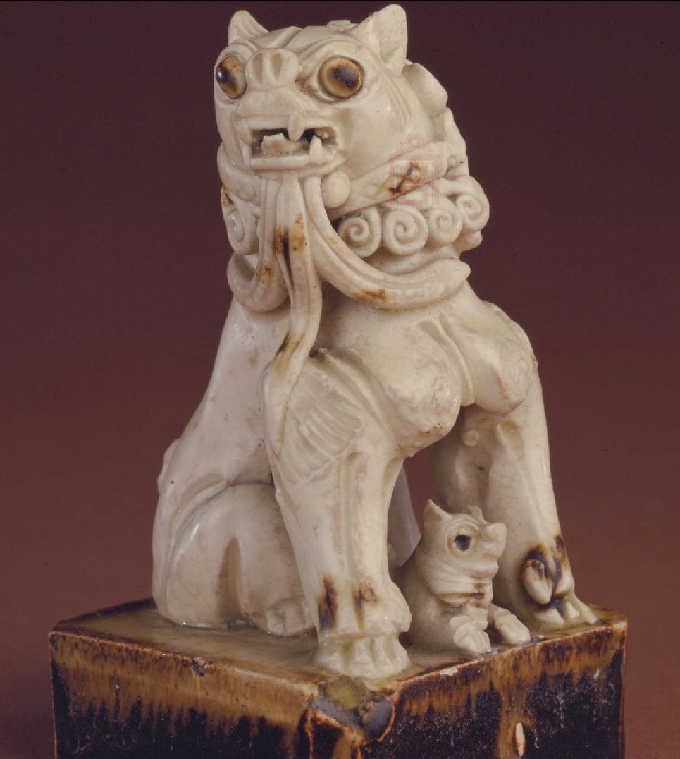  唐代 邢窑白釉点彩子母狮塑像 故宫 博物院藏 俨唐古瓷馆 古陶瓷标本馆 古陶瓷博物馆 四川博物馆 成都博物 ...