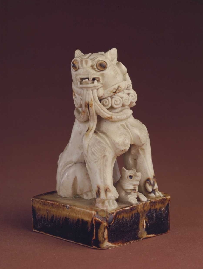  唐代 邢窑白釉点彩子母狮塑像 故宫 博物院藏 俨唐古瓷馆 古陶瓷标本馆 古陶瓷博物馆 四川博物馆 成都博物 ...