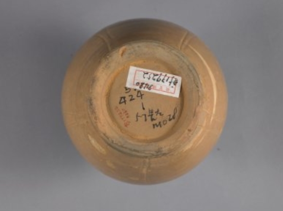 唐代 岳州窑青釉划花莲瓣纹盘口瓶 故宫 博物院藏 俨唐古瓷馆 古陶瓷标本馆 古陶瓷博物馆 四川博物馆 成都博 ...