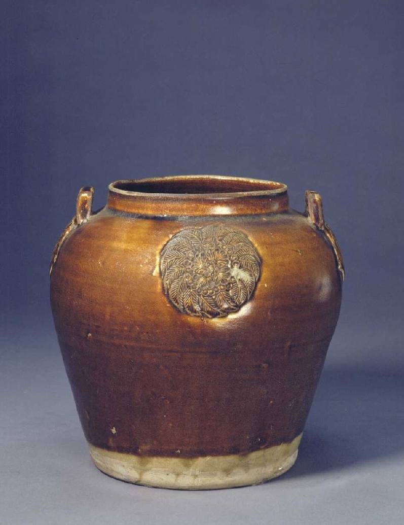 唐代 长沙窑褐釉模印贴花双耳罐 故宫 博物院藏  俨唐古瓷馆 古陶瓷标本馆 古陶瓷博物馆 四川博物馆 成都博 ...