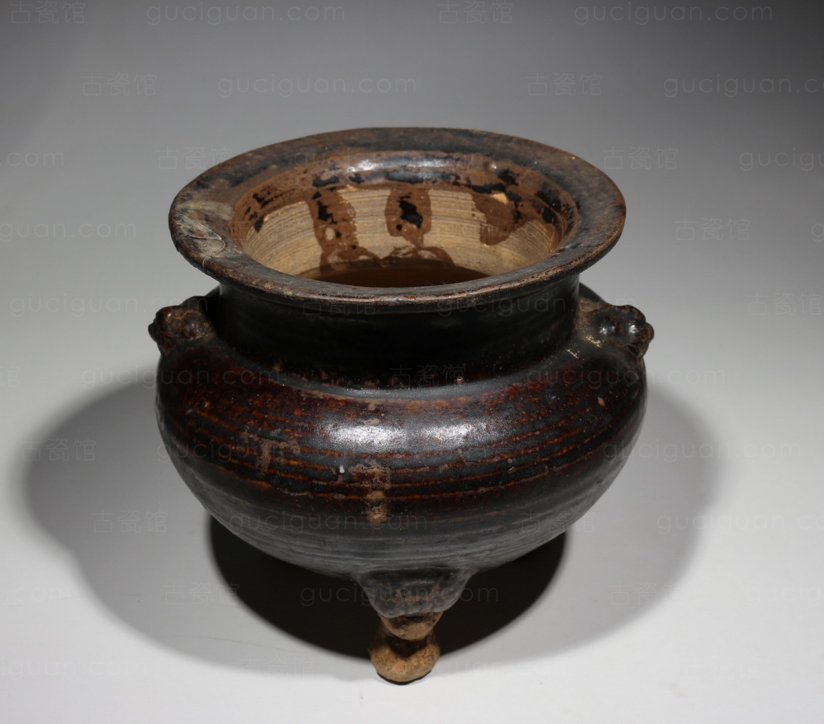 宋代 酱釉 辅首 三足炉 古陶瓷鉴定 古陶瓷收藏 俨唐古瓷馆 古陶瓷博物馆 四川博物馆 成都博物馆 四川文物鉴 ...