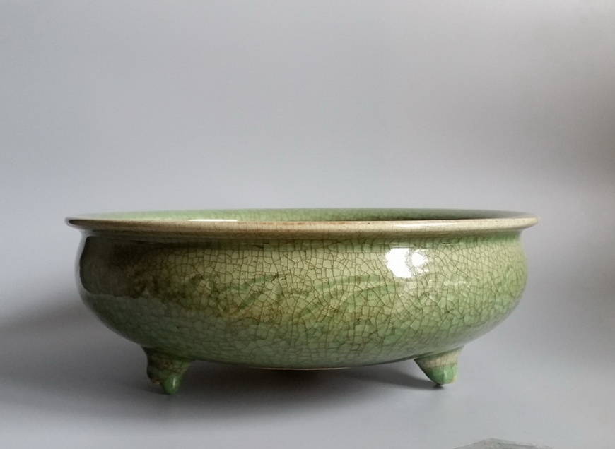 一眼看 古瓷器 牙黄- 古瓷馆藏 明代龙泉窑 三足炉 古陶瓷鉴定 古陶瓷收藏 俨唐古瓷馆 古陶瓷博物馆 四川博  ...