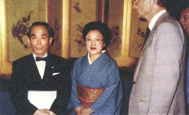 古董巨鳄坂本五郎 明成化斗彩鸡缸杯的前任买主 古董巨鳄坂本五郎，押上全部家当只为买一件藏品，收藏靠的是 ...