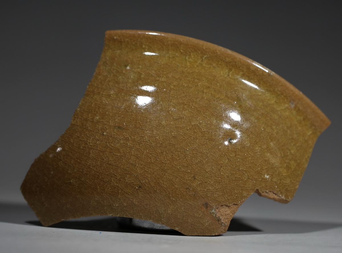 宋代 黄釉 冰裂纹开片 