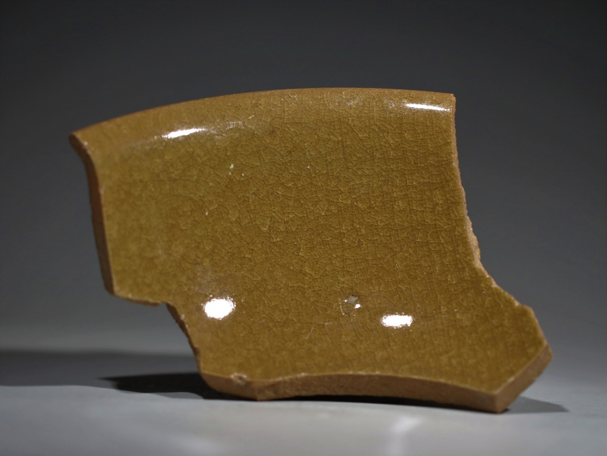 宋代 黄釉 冰裂纹开片 