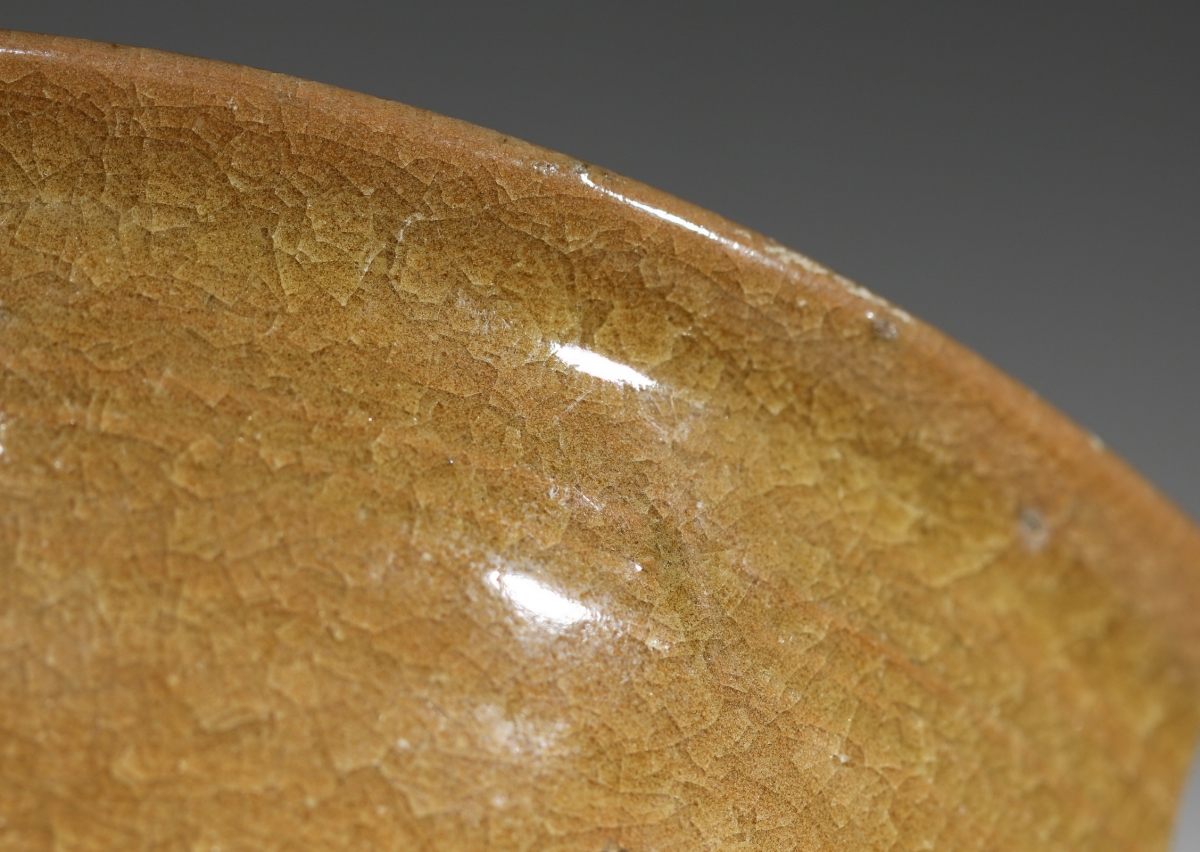 宋代 黄釉 冰裂纹开片 