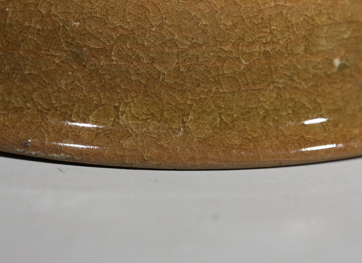 宋代 黄釉 冰裂纹开片 