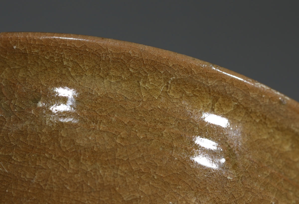 宋代 黄釉 冰裂纹开片 