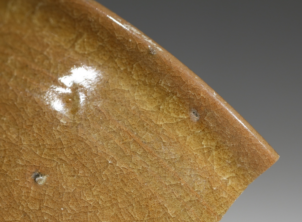 宋代 黄釉 冰裂纹开片 